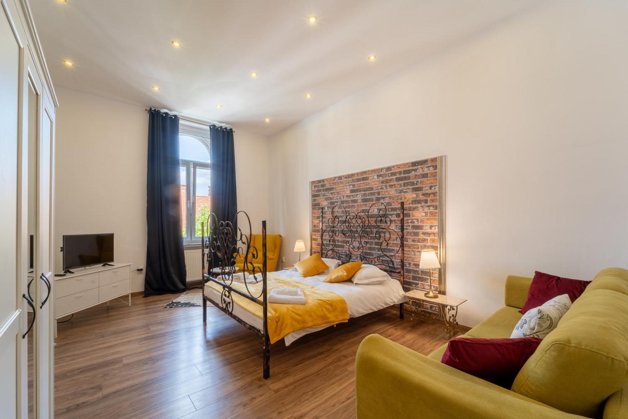 Cozy Spacious 5 Star In The Heart Of Historic Center * Cluj-Napoca