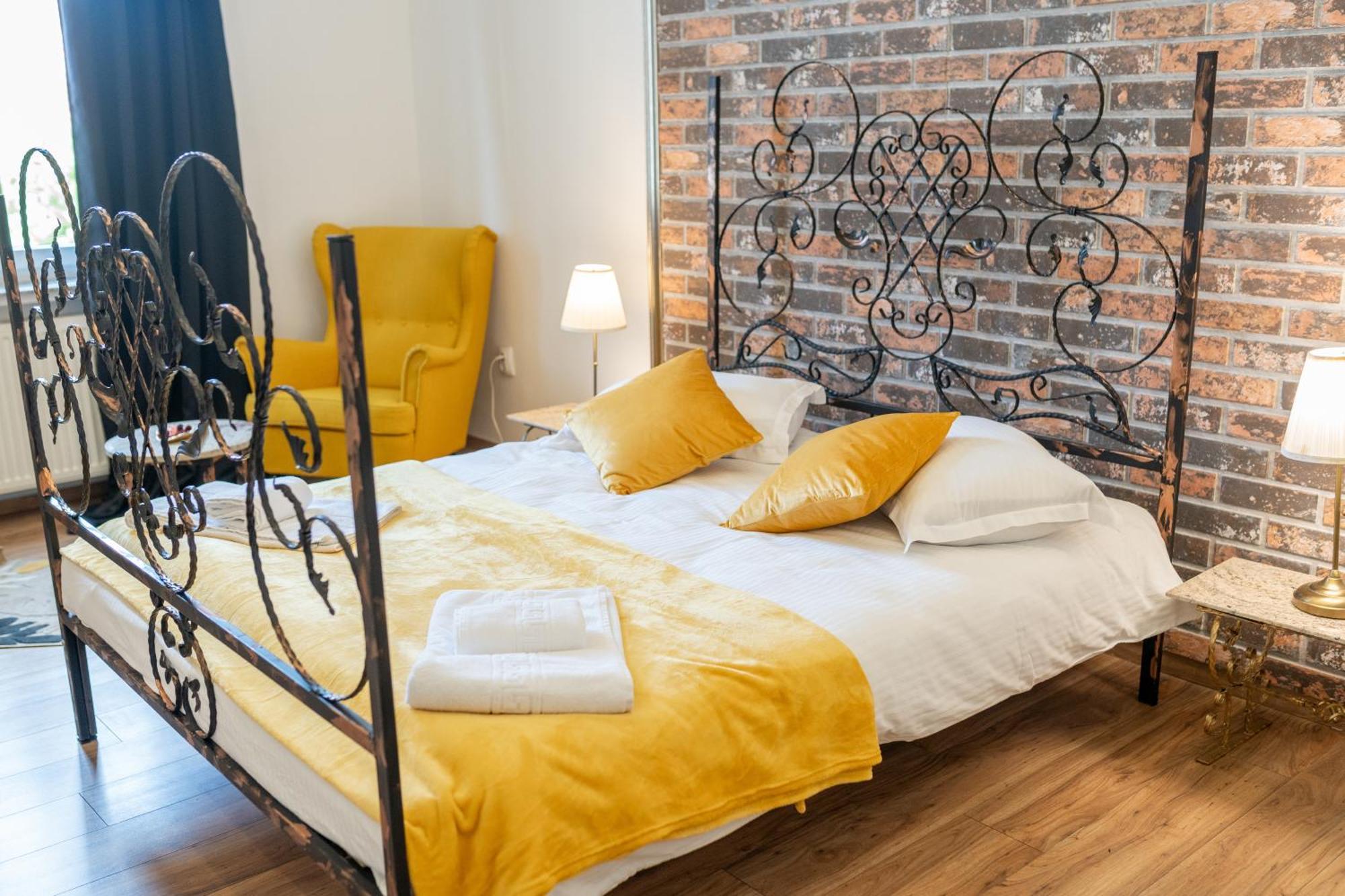 Cozy Spacious 5 Star In The Heart Of Historic Center * Cluj-Napoca